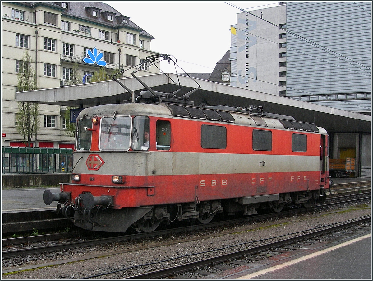 The SBB Re 4/4 II 11141 in Luzern. 

23.04.2006