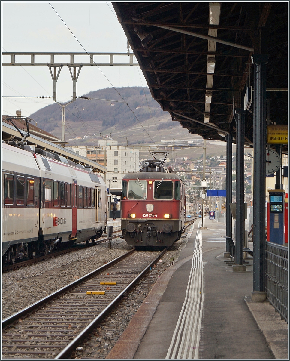 The SBB Re 4/4 II 11248 (Re 420 248-7) in Vevey.

19.02.2021