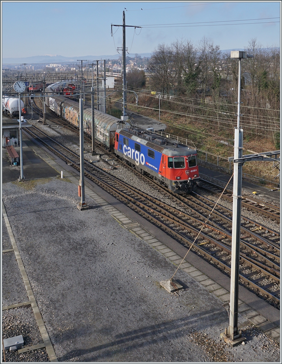 The SBB Re 4/4 II 11262 (Re 420 262-8) with a Cargo Service on the Lausanne Triage Station. 

04.02.2022