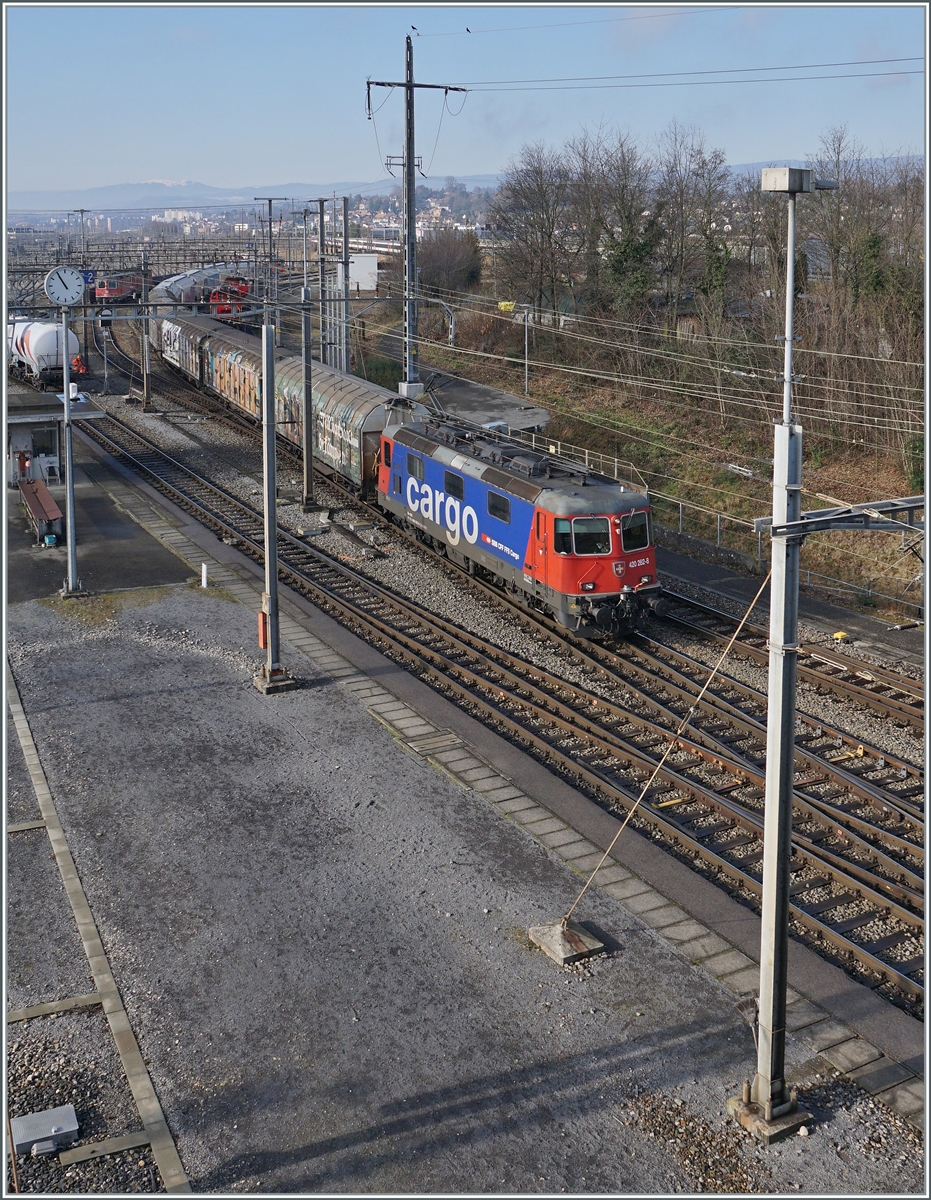 The SBB Re 4/4 II 11262 (Re 420 262-8) with a Cargo Service on the Lausanne Triage Station. 

04.02.2022