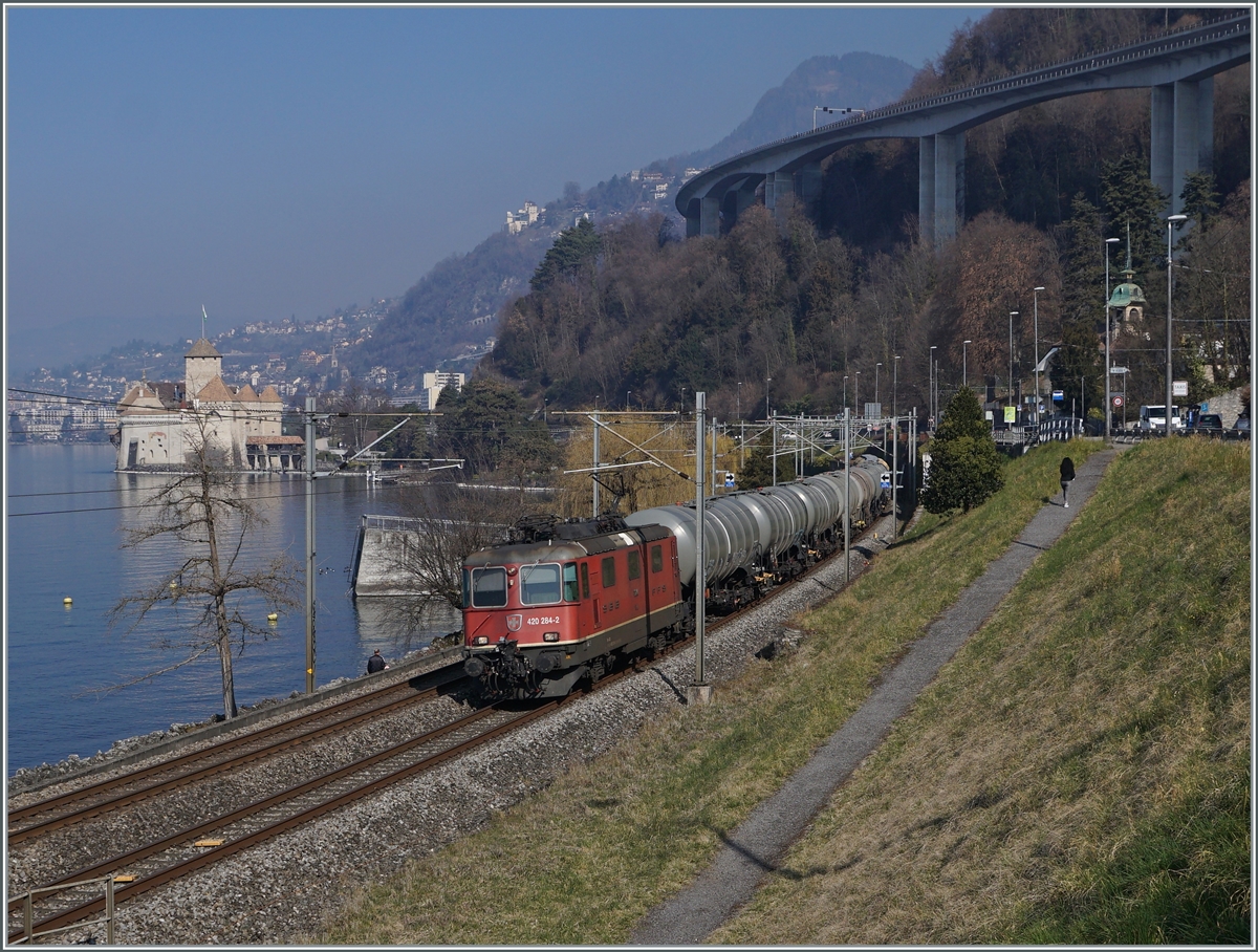 The SBB Re 4/4 II 11284 (Re 420 284-2) with a Cargo Train by the Castle of Chillon. 

08.03.2022