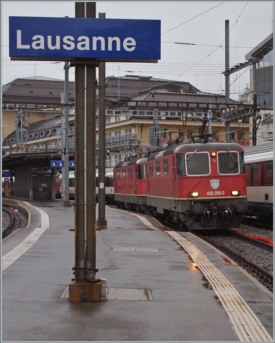 The SBB Re 4/4 II 11256 (Re 420 256-0) and an other one in Lausanne. 

08.12.2021
