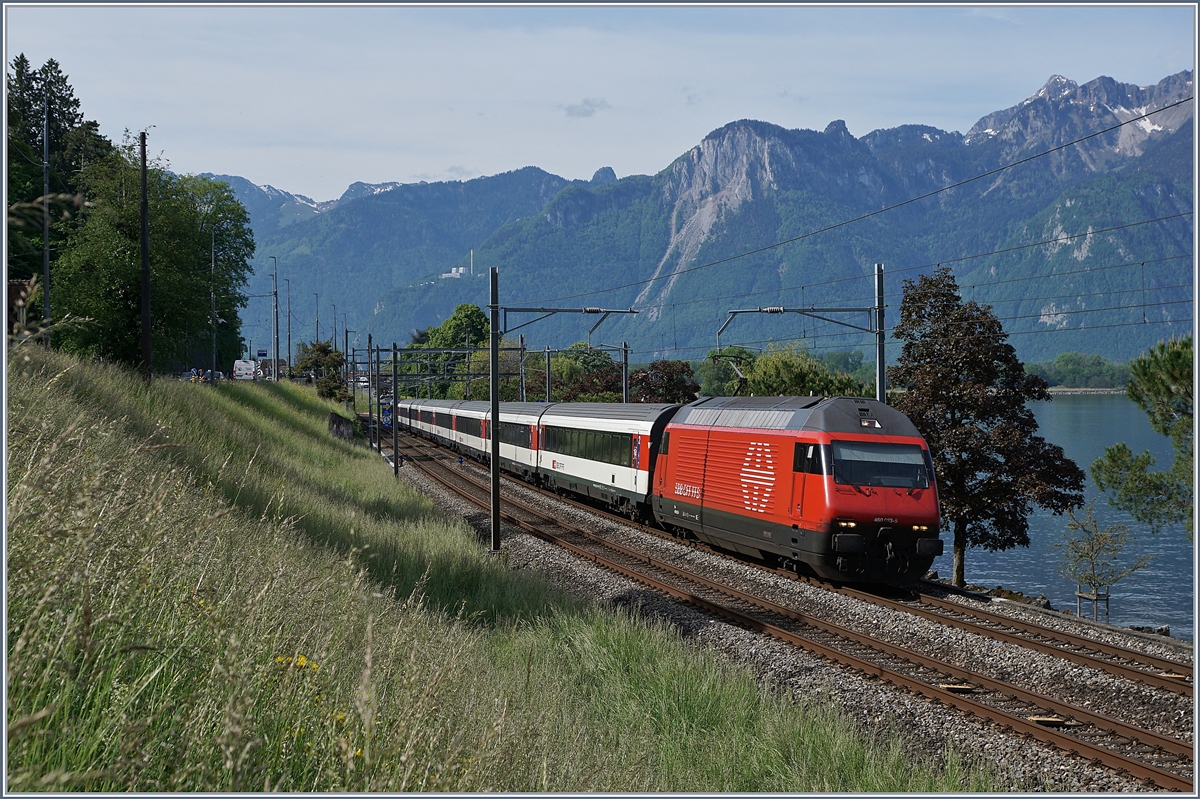 The SBB Re 460 003-5 wiht his IR 90 on the way to Genevea Airport near Villeneuve. 

08.05.2020