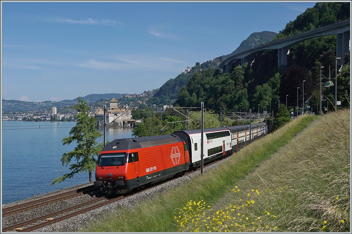 The SBB Re 460 004-5  Uetliberg  with an IR90 on the way to Brig by the Castle of Chillon.

21.05.2022