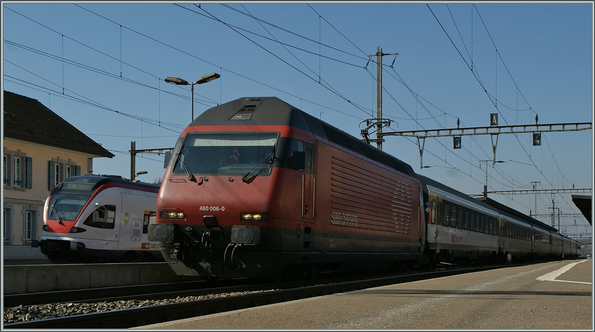 The SBB Re 460 006-0 with an IR in Renens VD.
02.03.2012