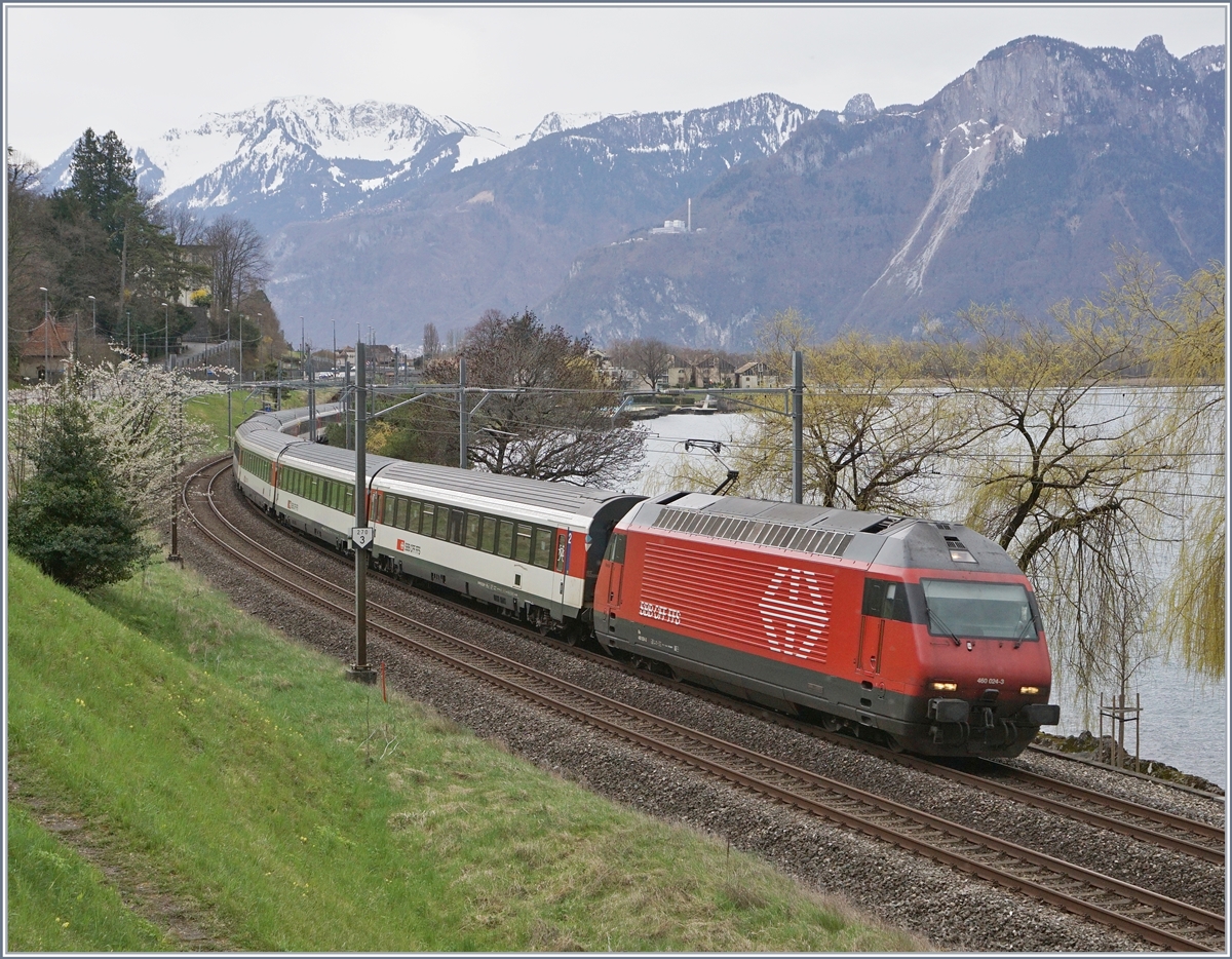 The SBB Re 460 024-3 with an IR to Geneva Airport near Villeneuve.
03.04.2018