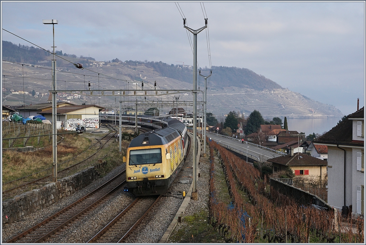 The SBB Re 460 029-2 with an IR to Geneva Airport by Cully.
30.01.2018