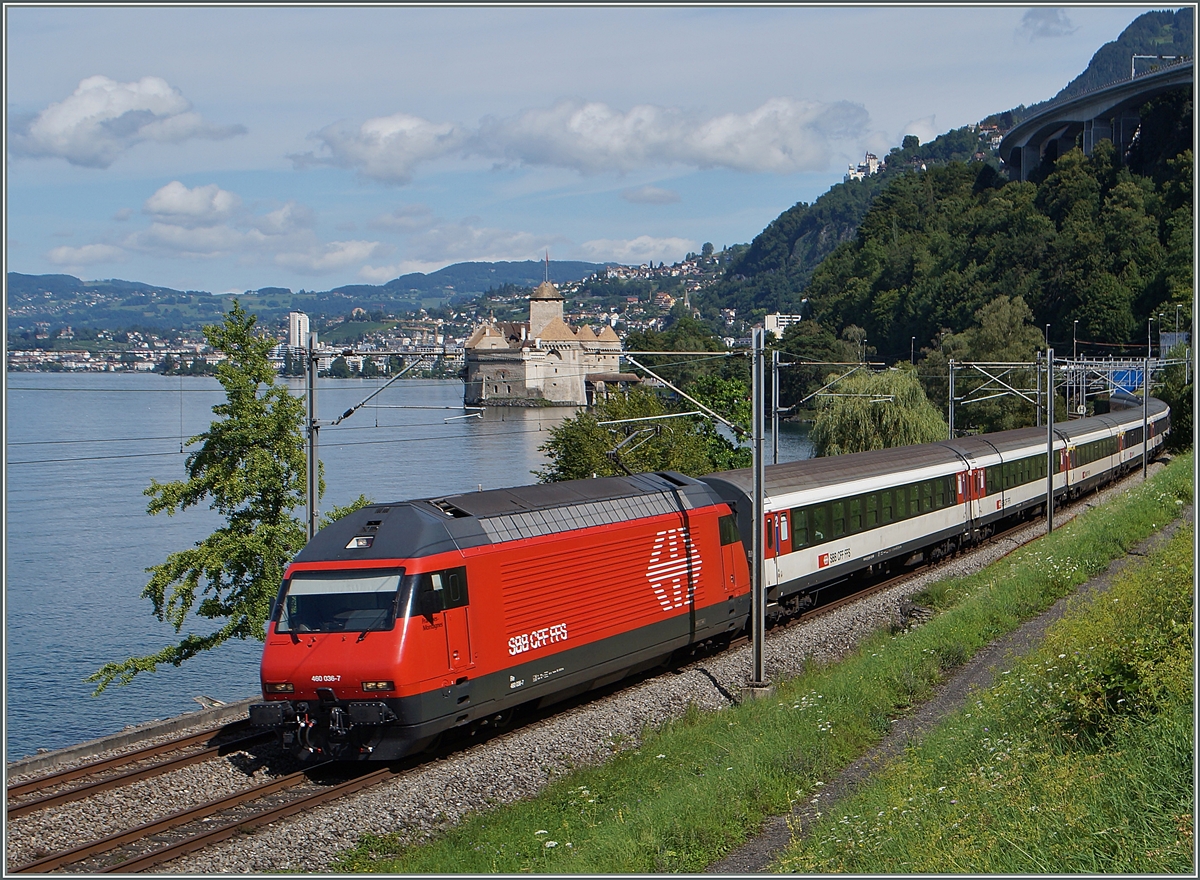 The SBB Re 460 036-7 with an IR to Brig by the Castle of Chillon. 

12.08.2014 