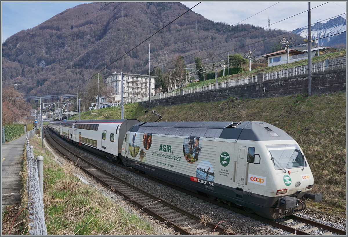 The SBB Re 460 041-7  coop  with a IR90 on the way to Brig by Villeneuve. 

17.03.2023