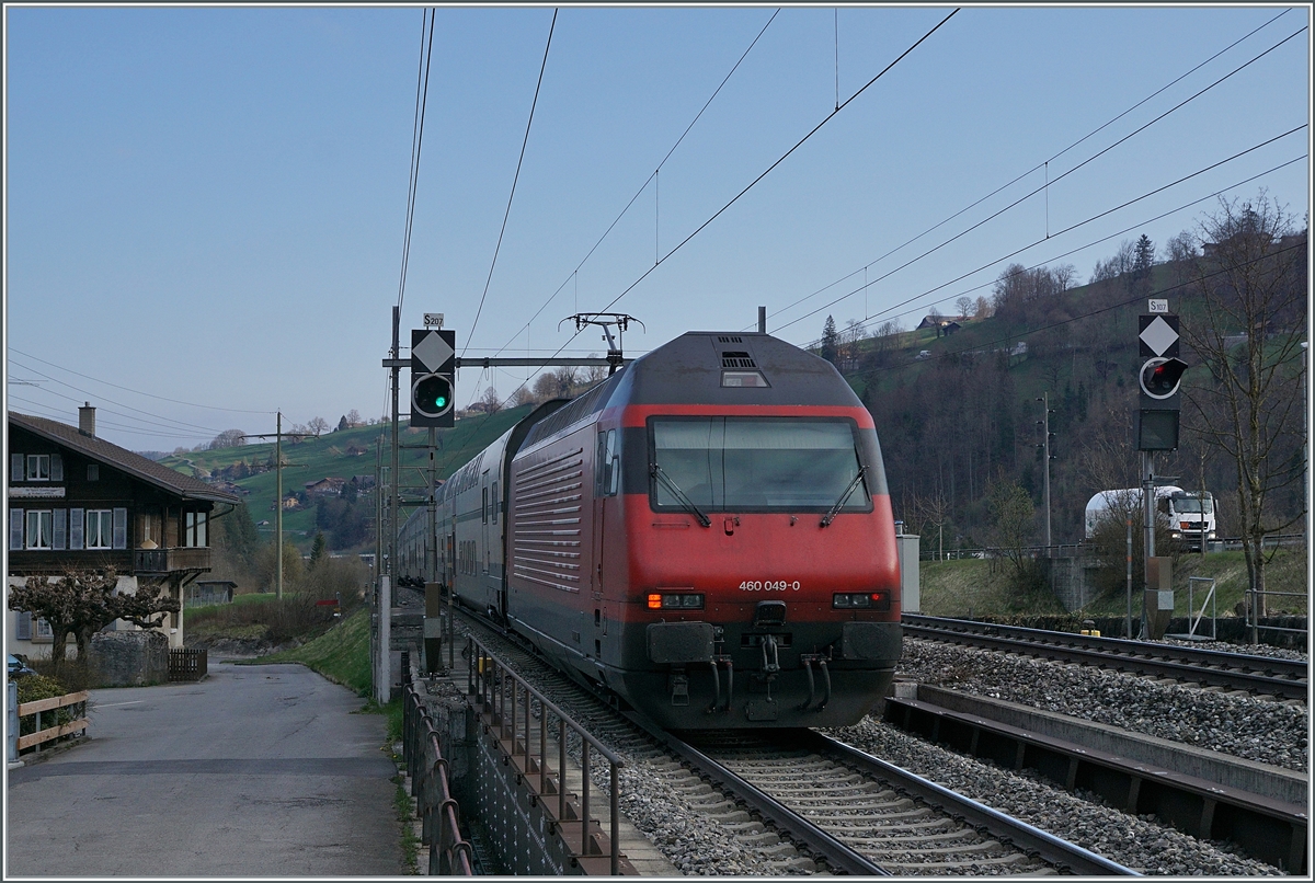 The SBB Re 460 049-0 wiht an IC to Romanshorn by Mülenen. 

14.04.2021