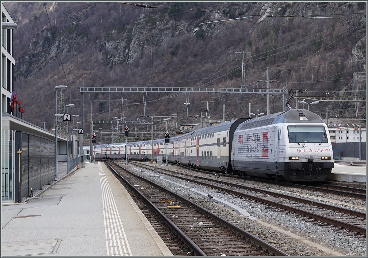 The SBB Re 460 052-4 Gotthard is arriving at Brig.
19.02.2016