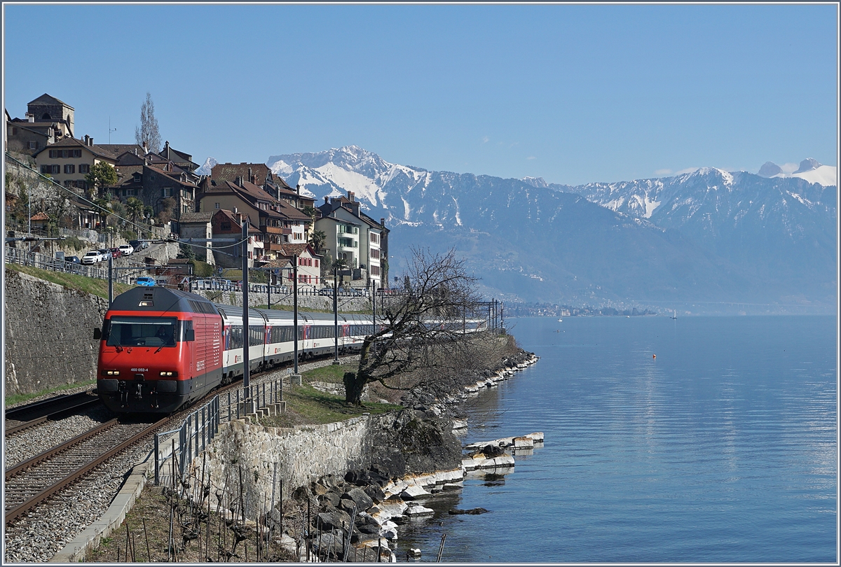 The SBB Re 460 052-4 with an IR by St Saphorin.
24.03.2018