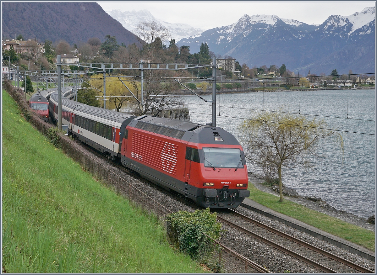 The SBB Re 460 052-4 with an IR to Geneva Airport near Villeneuve.
03.04.2018