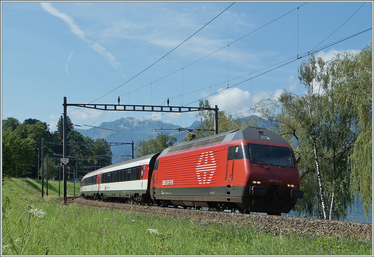 The SBB Re 460 070-4 with an IR to Geneva near Villeneuve. 

12.08.2014