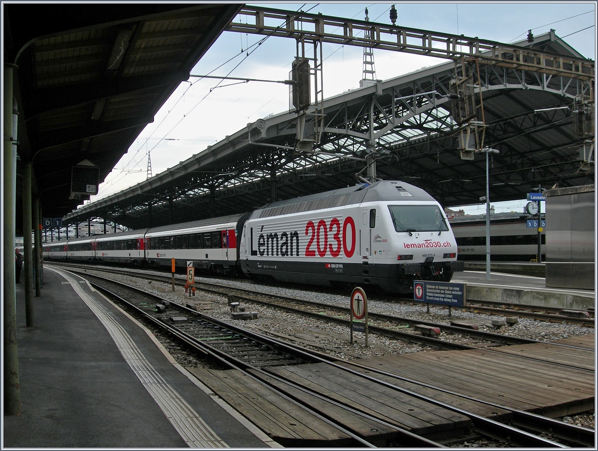 The SBB Re 460 075-5  Léman 2030  in Lausanne.
23.11.2016