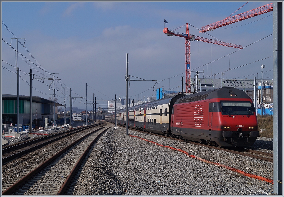 The SBB RE 460 086-2 with a IC 1 from Geneva to St Gallen by Prilly Malley.
09.02.2018