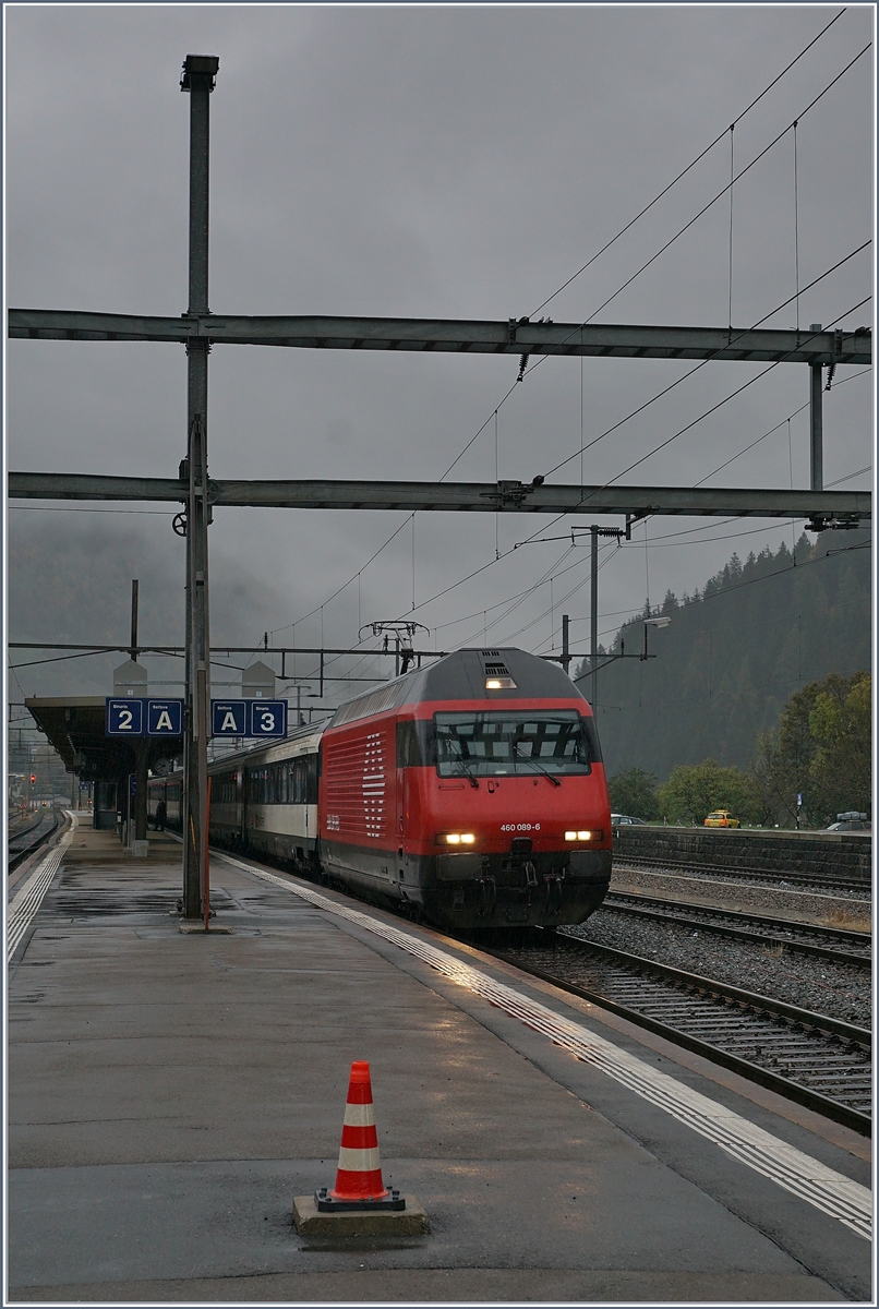 The SBB Re 460 089-6 with the IR 2320 Airolo - Basel SBB in Airolo.

19.10.2019