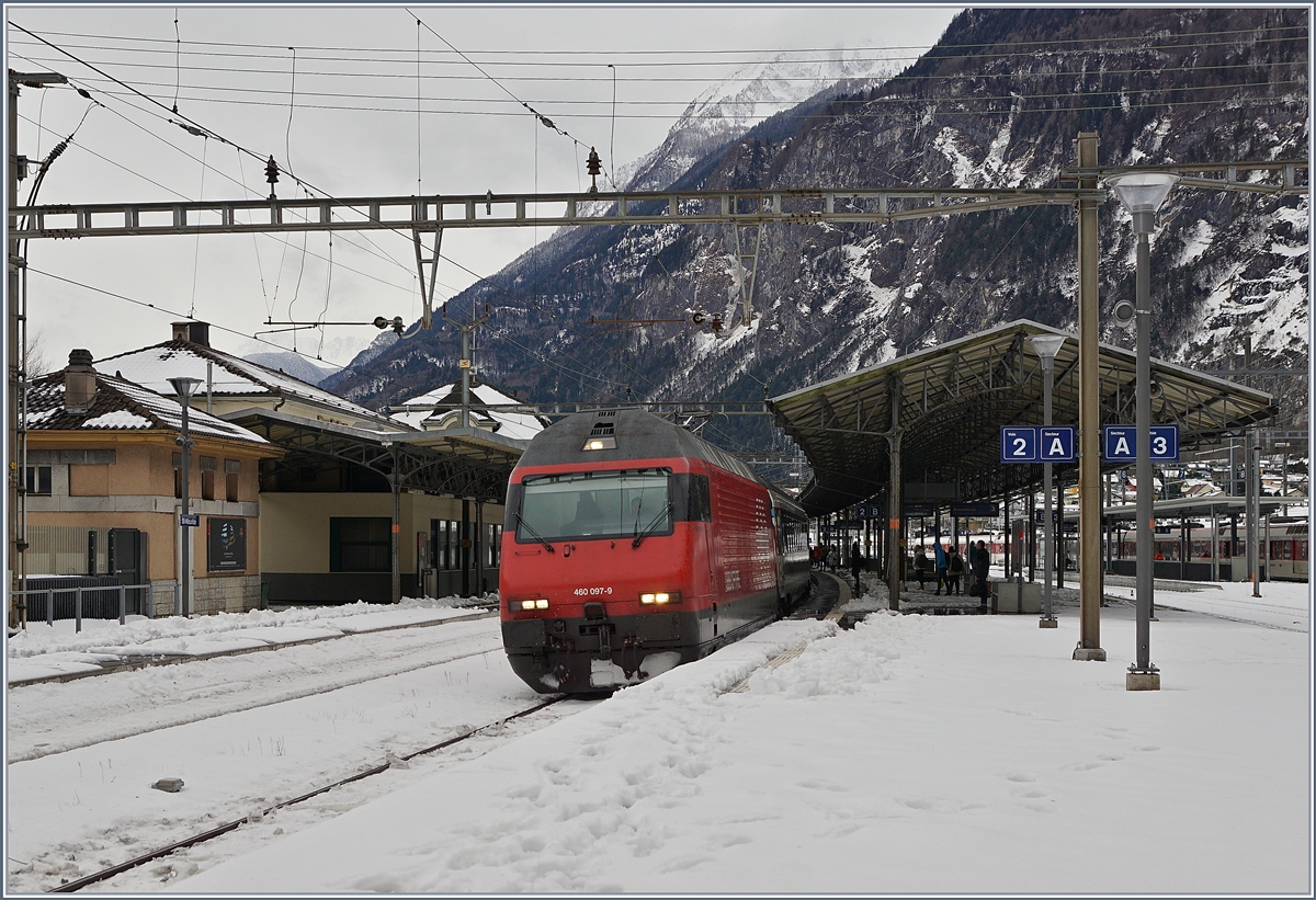 The SBB Re 460 097-9 with an IR in St-Maurice. 

11.12.2017