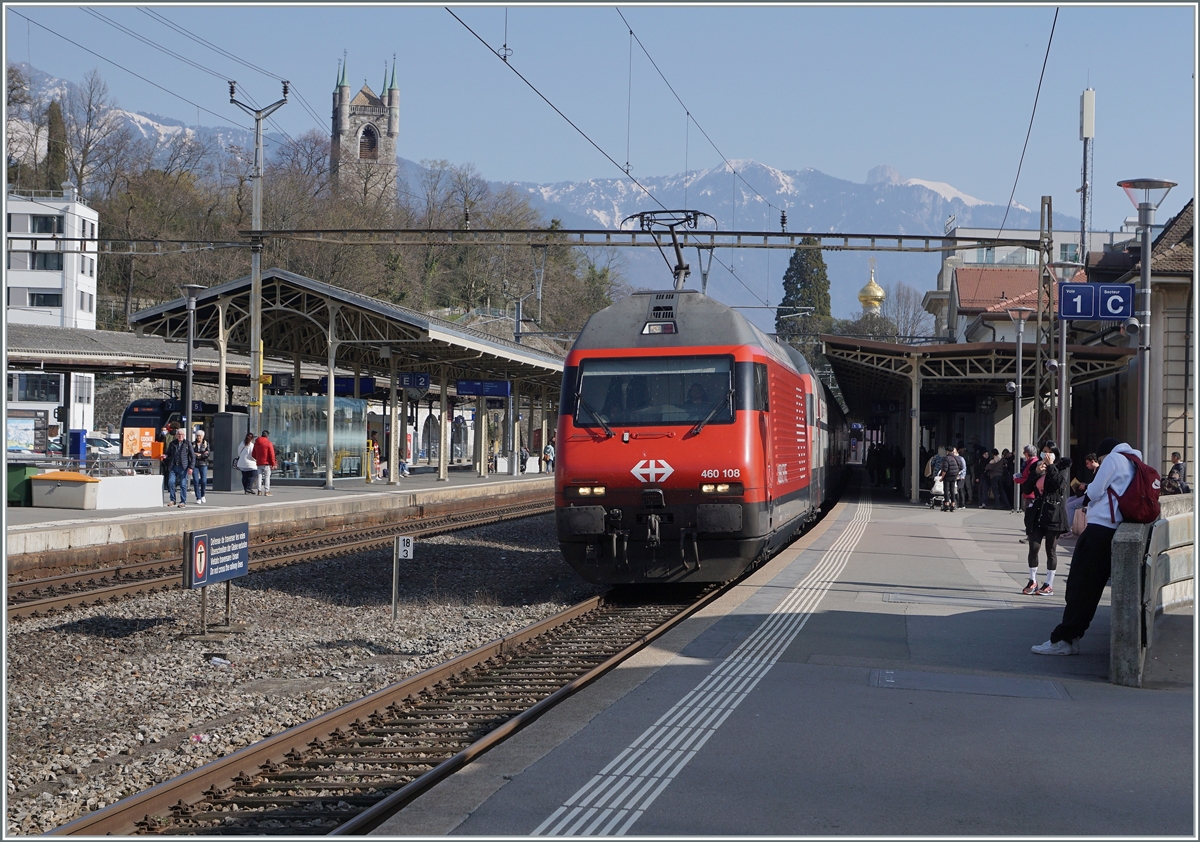 The SBB Re 460 108 with his IR 90 to Geneva Airport in Vevey.

24.03.2022