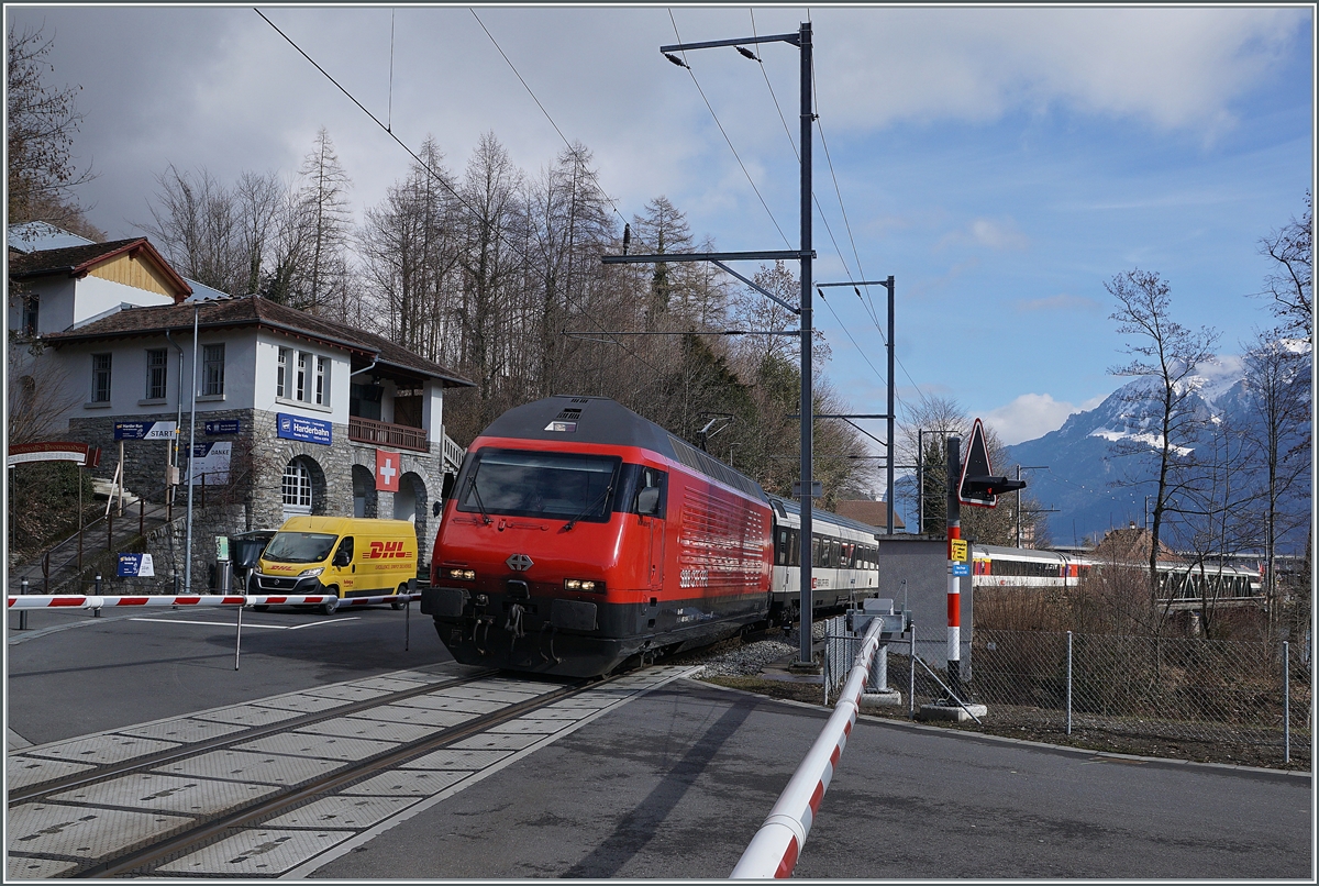 The SBB Re 460 110 (UIC 91 85 4 460 110-0 CH-SBB) with his IC61 1070 to Basel SBB is leaving the Station of Interlaken Ost. 

17.02.2021

