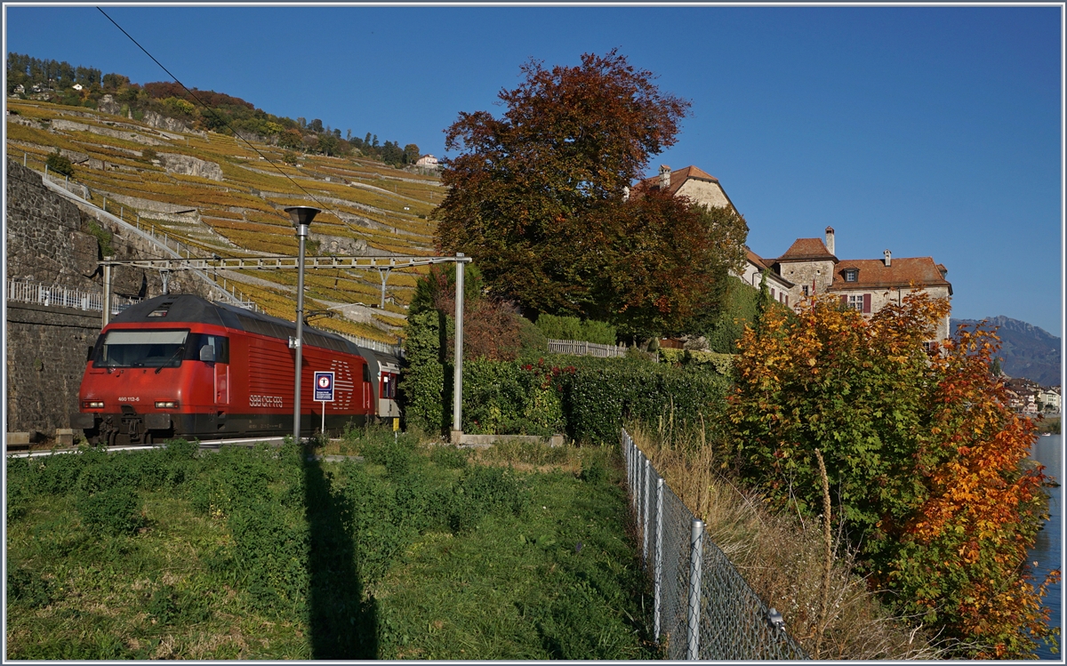 The SBB Re 460 112-6 wiht an IR in Rivaz.
16.10.2017