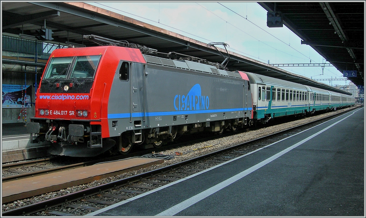 The SBB Re 484 017 wiht a CIS EC from Milano in Geneva.
13.07.2006