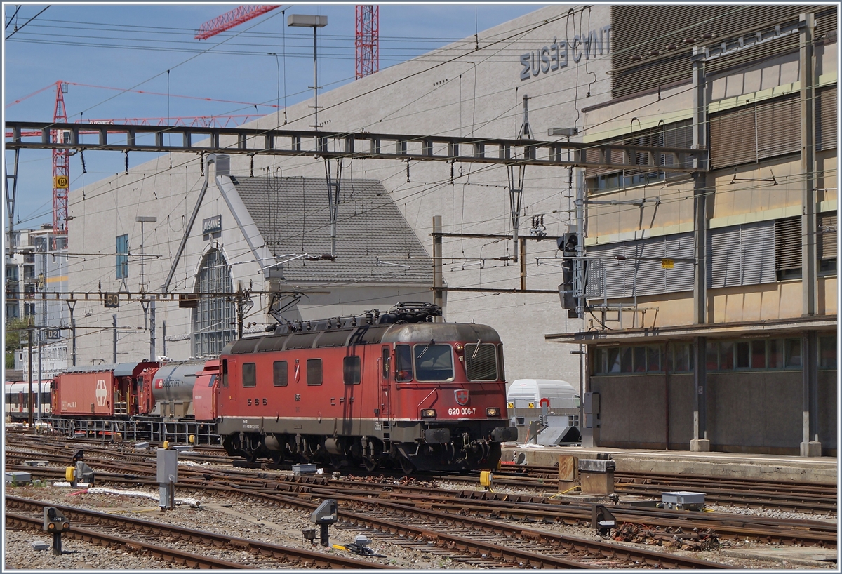 The SBB Re 6/6 11606 (Re 620 006-7)  Turgi  in Lausanne. 

26.05.2020