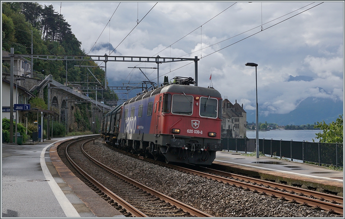 The SBB Re 6/6 11639 (Re 620 039-8)  Murten  in Veytaux Chillon. 

23.09.2020