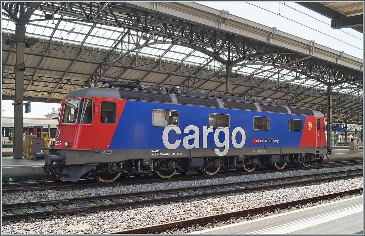 The SBB Re 6/6 11667 (Re 620 067-9)  Bodio  in Lausanne. 

18.06.2021