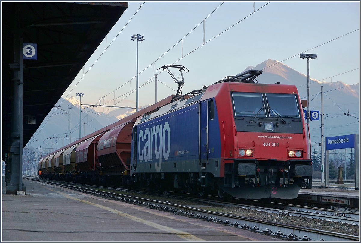 The SBB Re484 001 in Domodossola.
07.01.2017