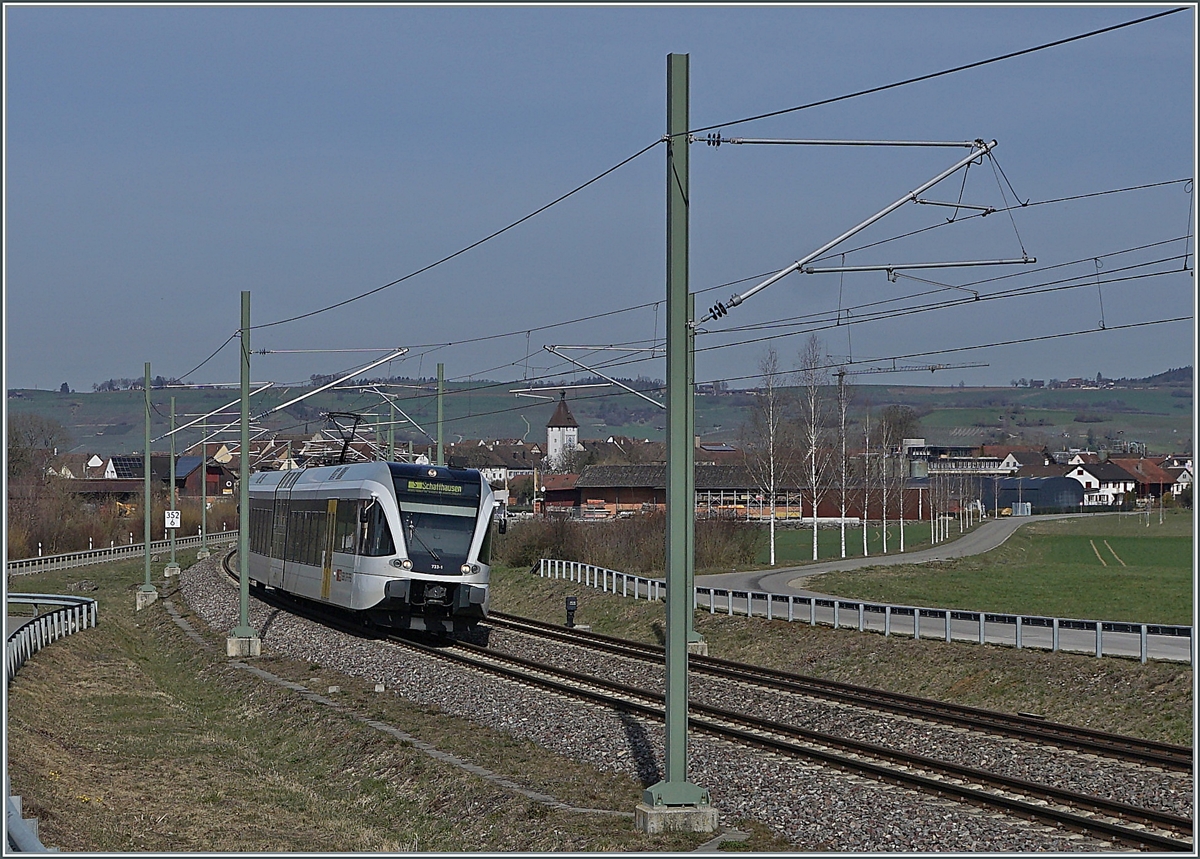 The SBB Thurbo GTW RABe 526 733-1 on the way to Schaffhausen by Neunkirch. 

25.03.2021