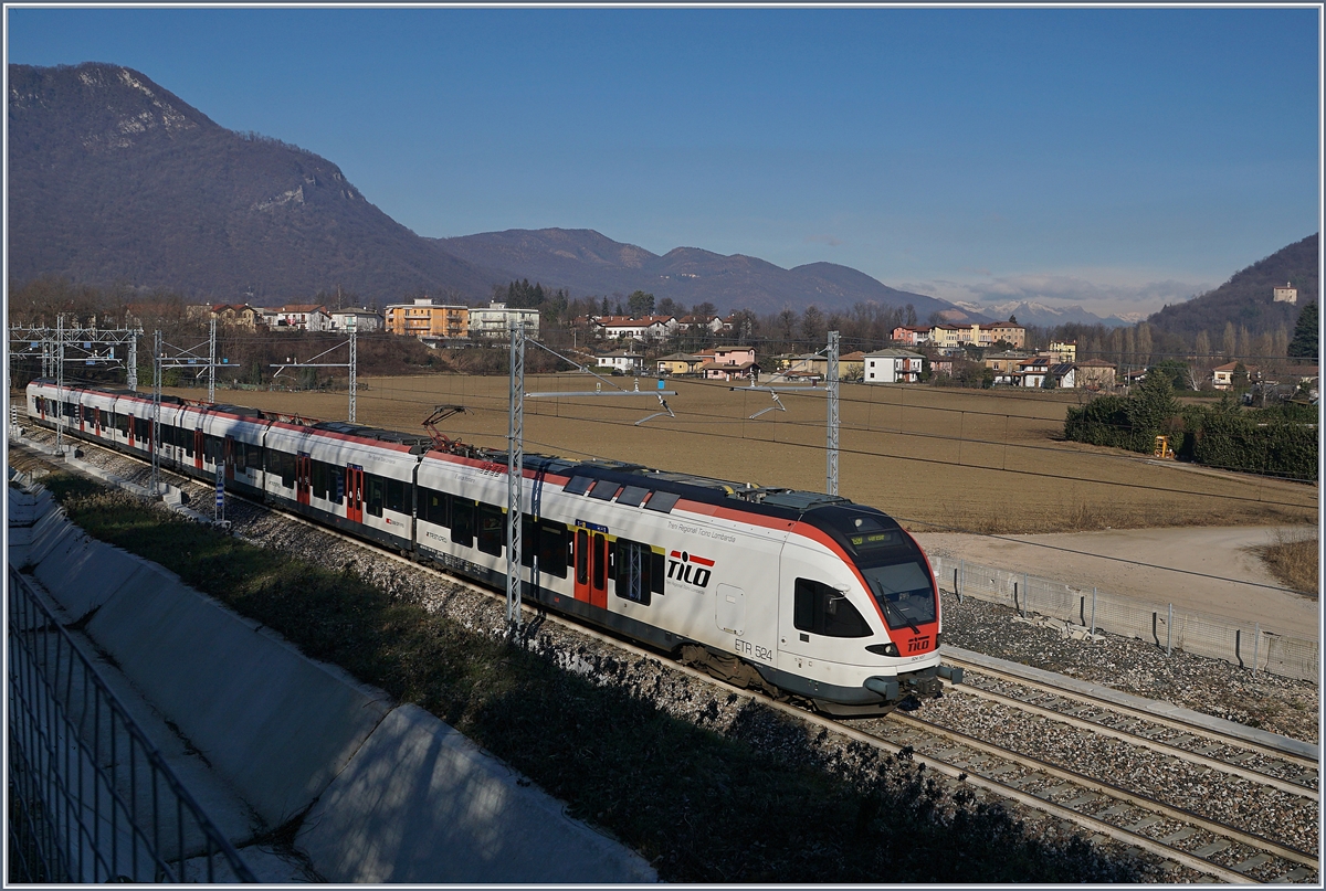 The SBB TILO RABe 524 107 on the way to Varese by Arcisate.
05.01.2019