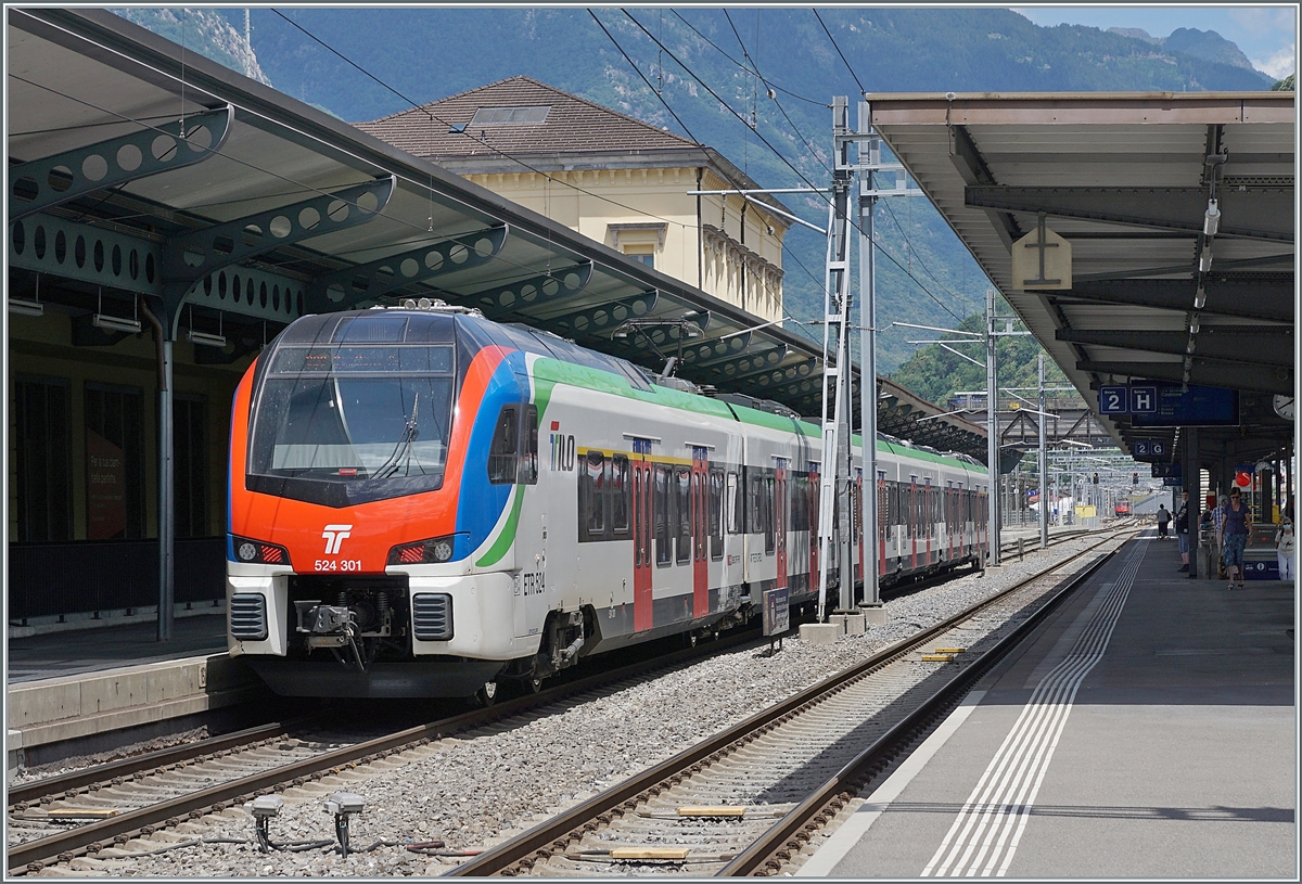 The SBB TILO RABe 524 301 by his stop in Bellinzona.

23.06.2021