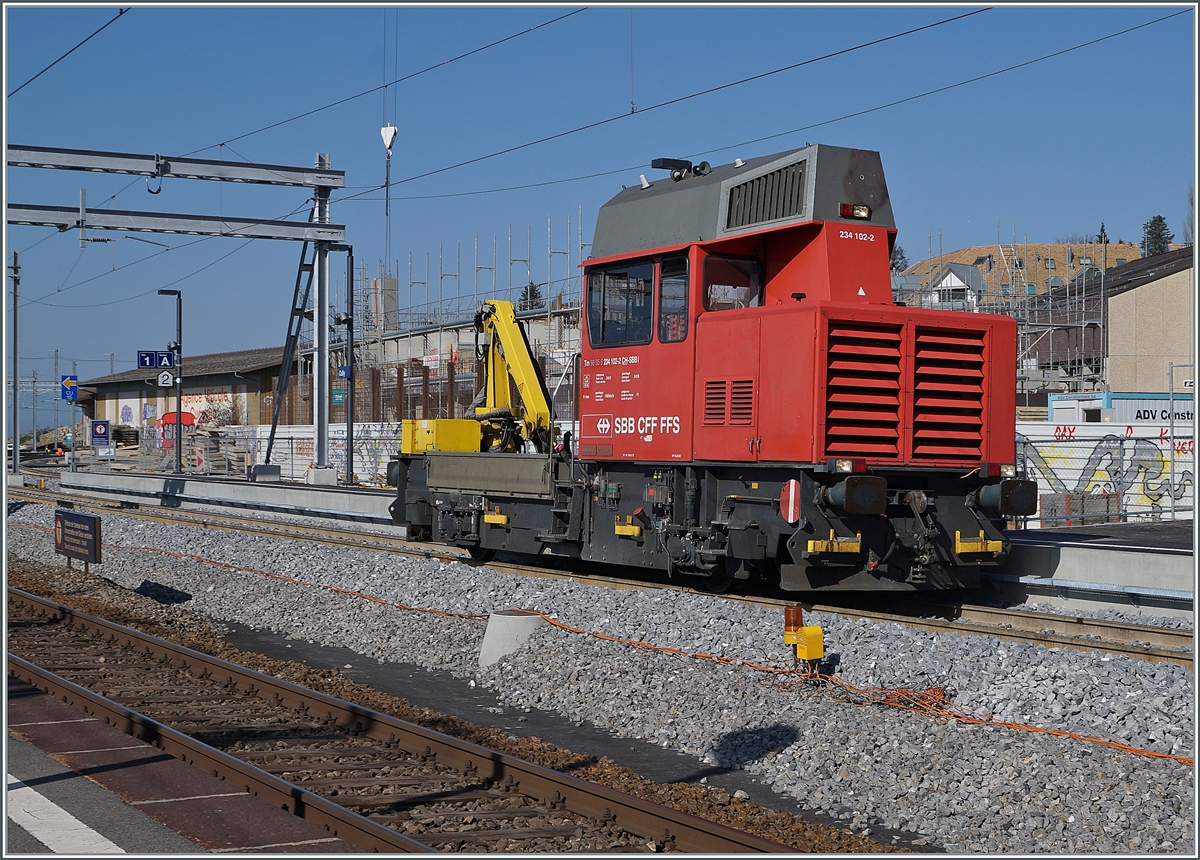 The SBB Tm 234 102-2 (Tm 98 85 5 234 102-2 CH-SBBI) in Cully on the way to Vevey 

01.04.2021 
