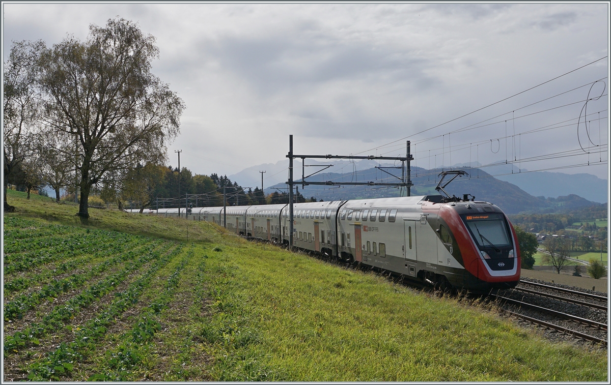 The SBB  Twindexx  RABe 502 213-7 and RABDe 009-9 (City of St Gallen) on the way to Genève by Oron. 

22. Okt. 2020