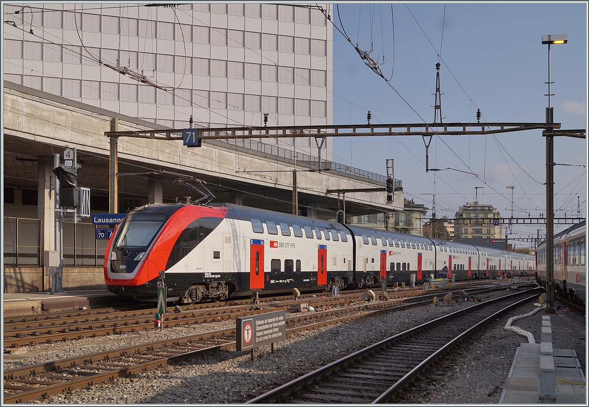 The SBB Twindexx RABE 502 208-7 (and an other one) are leaving Lausanne on the way to St Gallen. 

27.02.2021