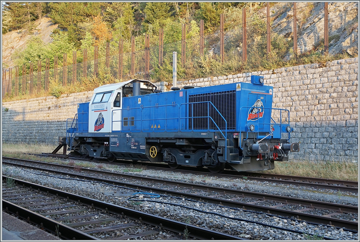 The SCHEUCHZER Am 847 101-3 (CH-SCHEU 92 85 88 47 101-3)  Le Bison  is staing at the Vallorbe Station. 

15.08.2022