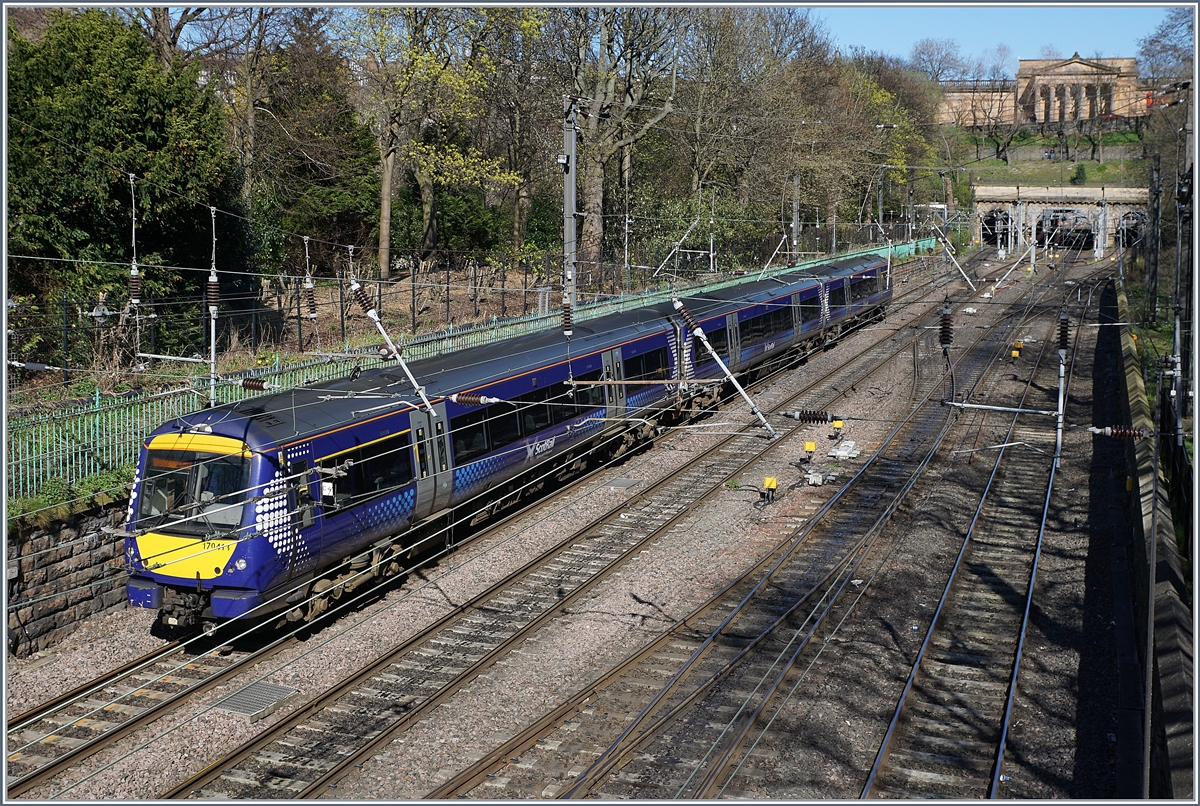 The Scotrail 170 411 by Edinburgh Waverley.
21.04.2018