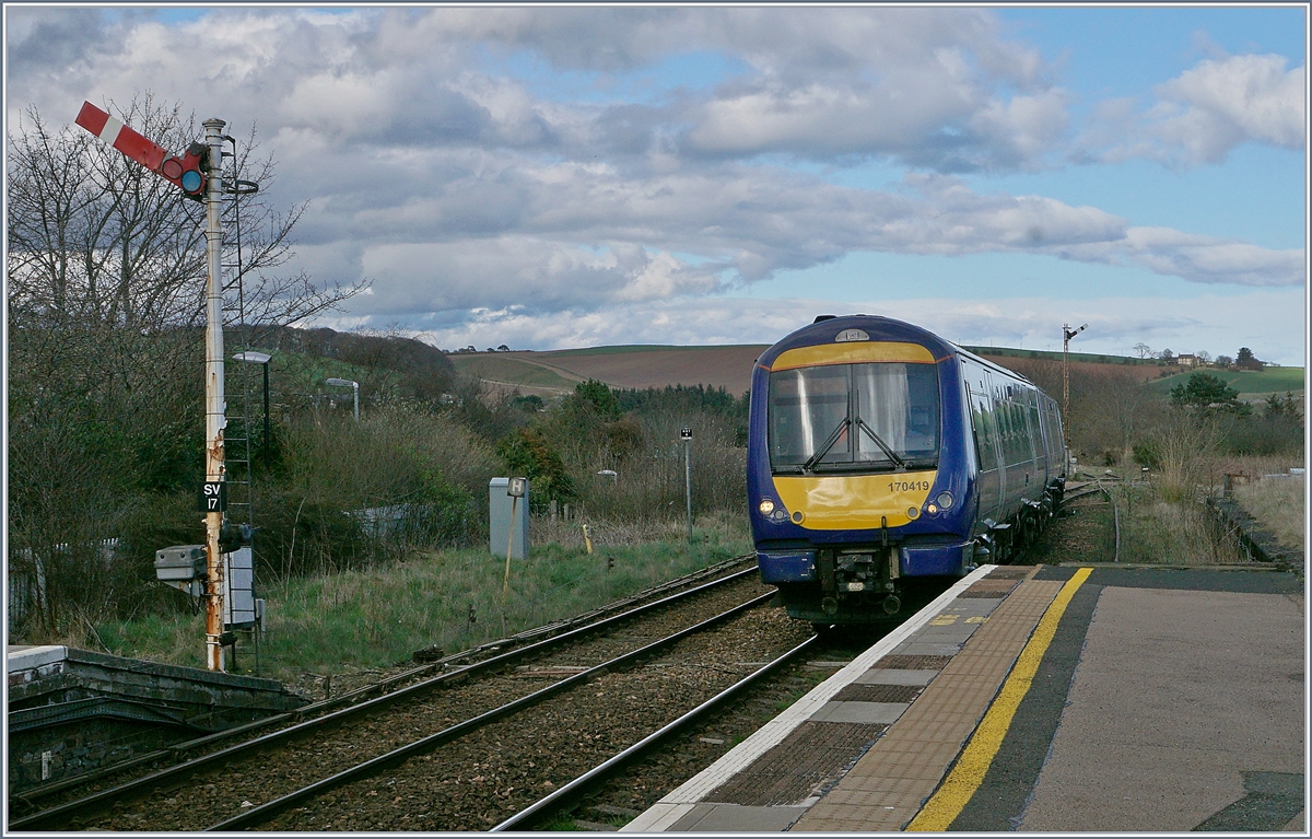 The Scotrail 170 419 from Aberdeen to Glasgow in Stonehaven.
22.04.2018