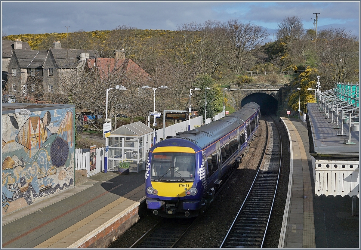 The Scotrail 170461 by his stop in Queenferry Nord. 
23.04.2018