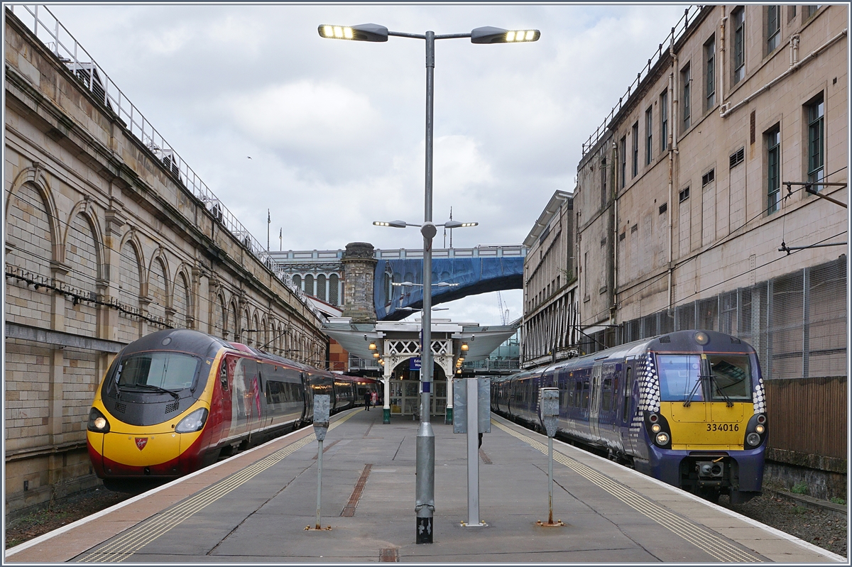 The Scotrail 334 016 and a Virgin  Pendolino  in Edinburgh Station.
23.04.2018
