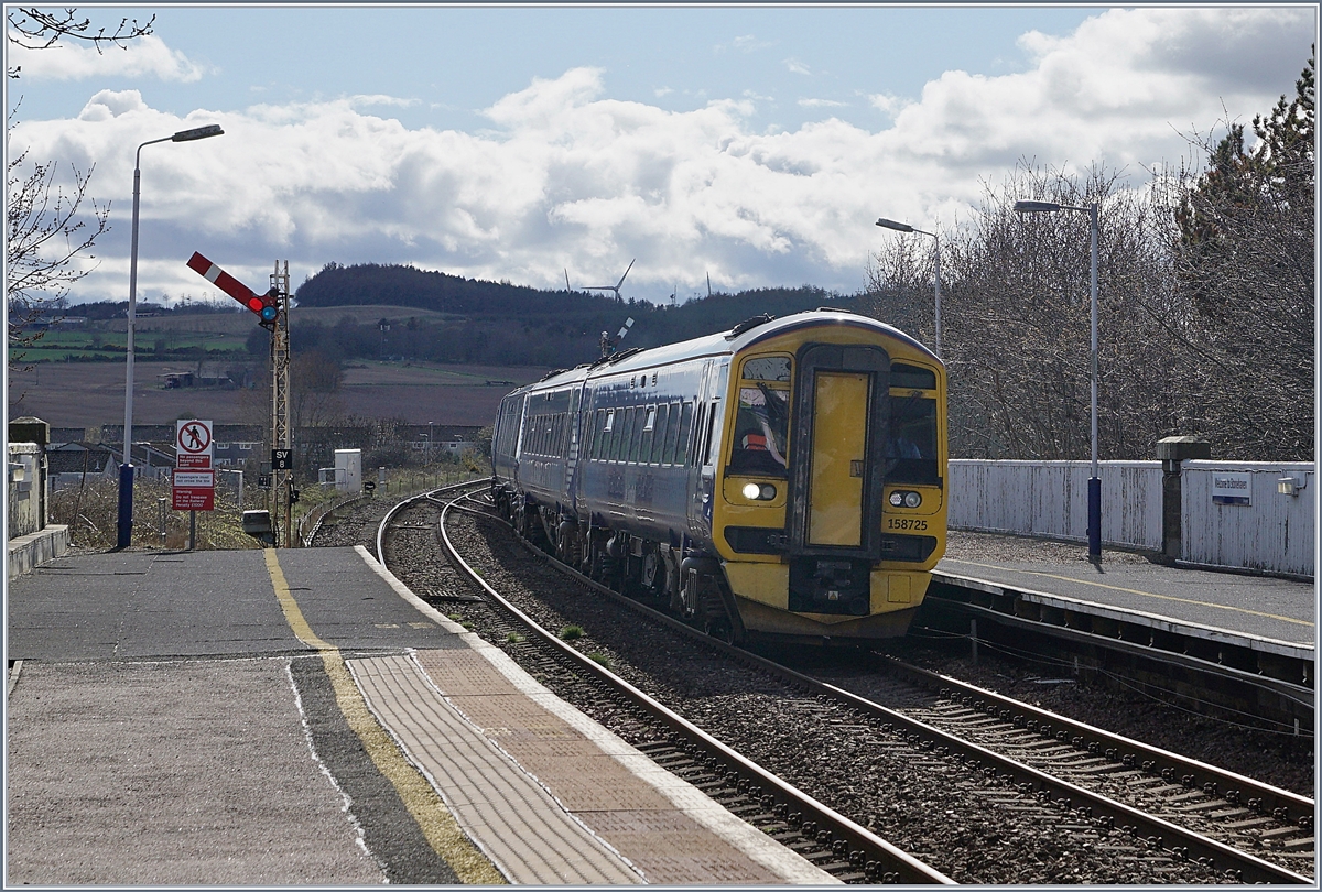 The ScotRail Class 158 (158725) on the way to Aberdeen in Stonehaven.
22.04.2018
