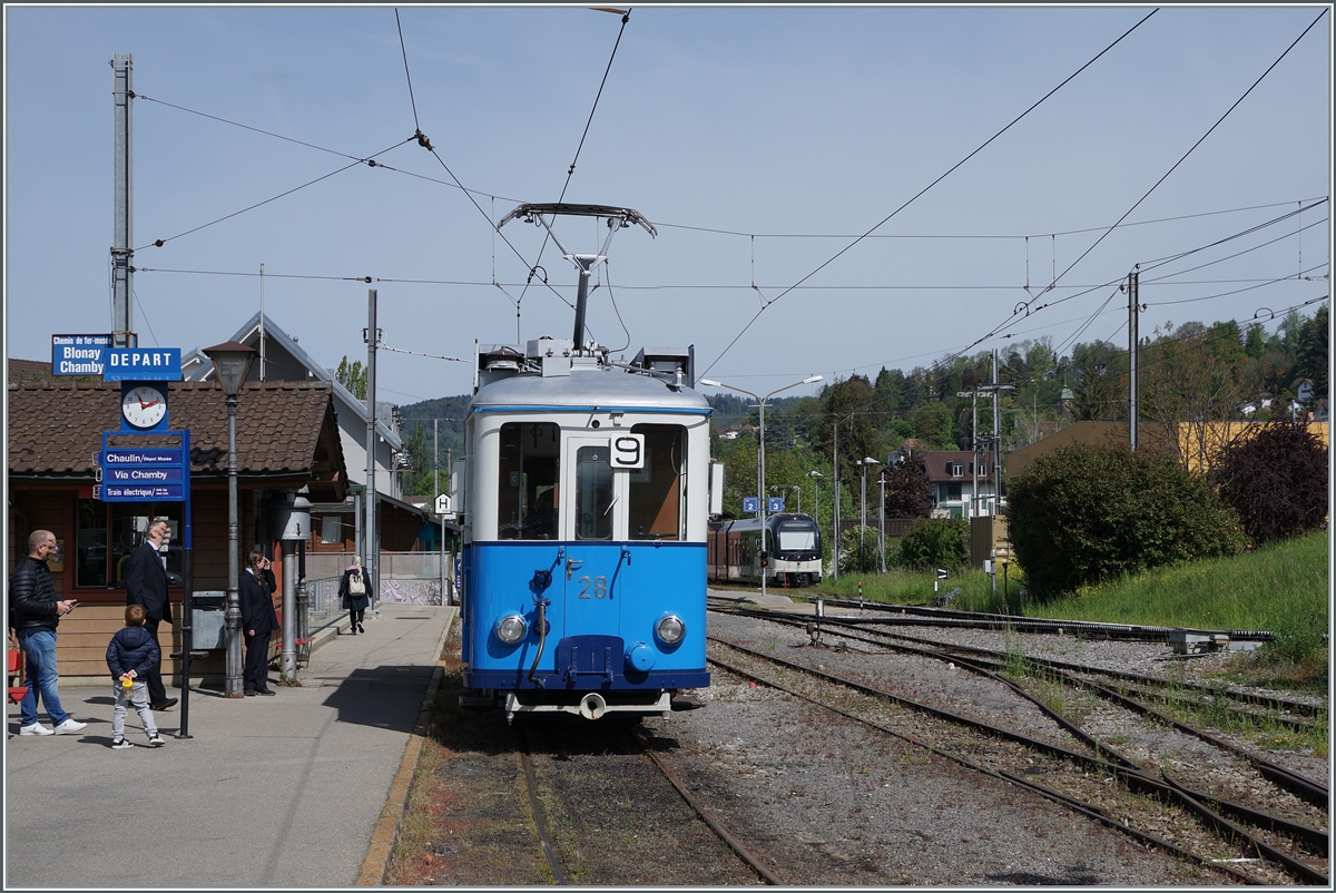 The season is open! The T-L Ce 2/3 28 by the Blonay-Chamby Railway is waiting his departure to Chaulin in the Blonay Station.

May 4, 2024