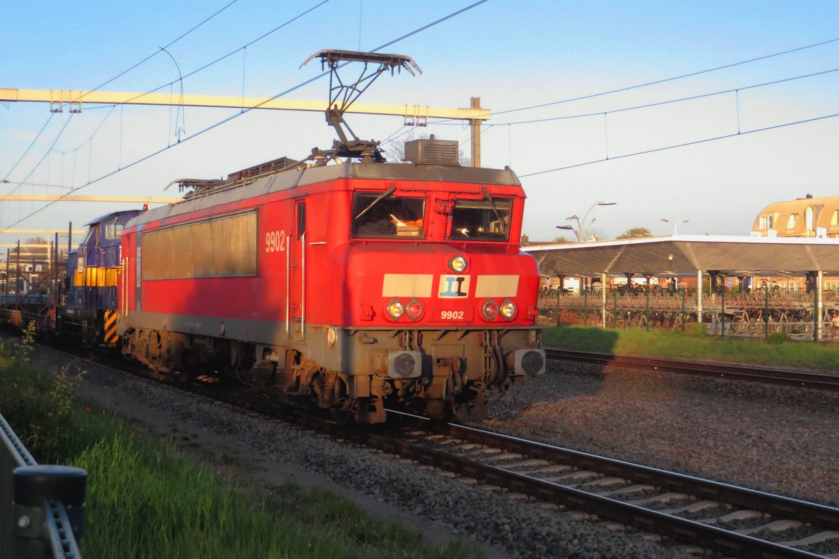 The second Althom build electric loco to carry number 9902 was ex-NS 1616, seen here as RailExperts 9902 hauling a maintenance train through Wijchen on 22 April 2021 while the Sun is setting.