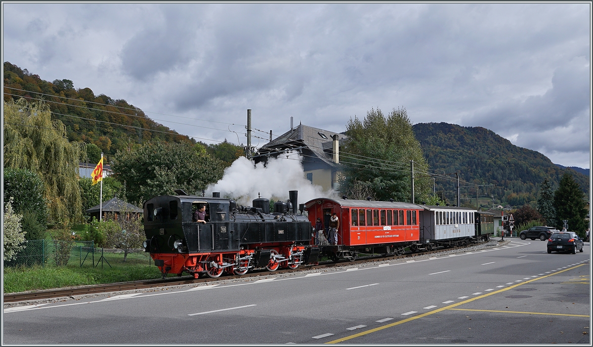 The SEG G 2x2/2 105 by the Blonay-Chamby Railway is arriving at Blonay-

11.10.2020