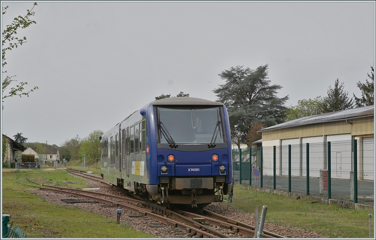 The small narrow-gauge railway  Blanc-Argent  runs in the middle of France: the SNCF X 74501 reaches its destination Valençay as TER.

April 7, 2024 