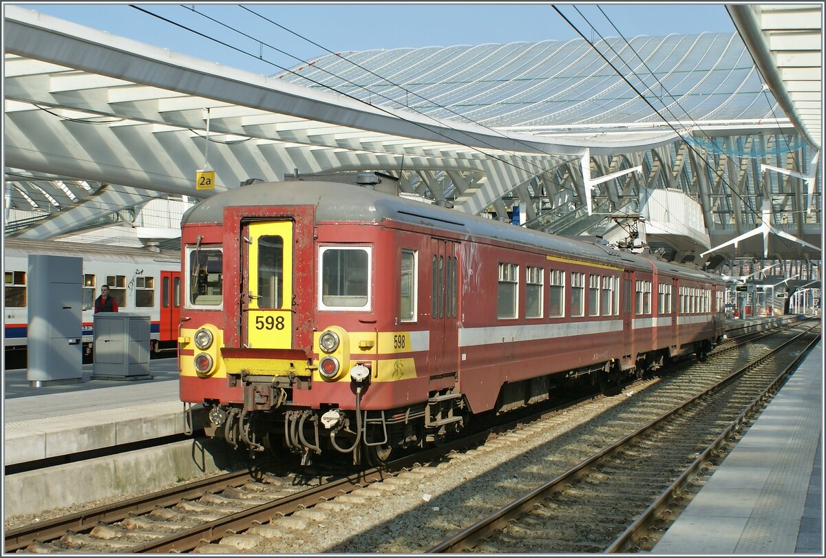 The SNCB NMBS AM70A N° 598 in the Liège Guillemins Station.

30.03.2009