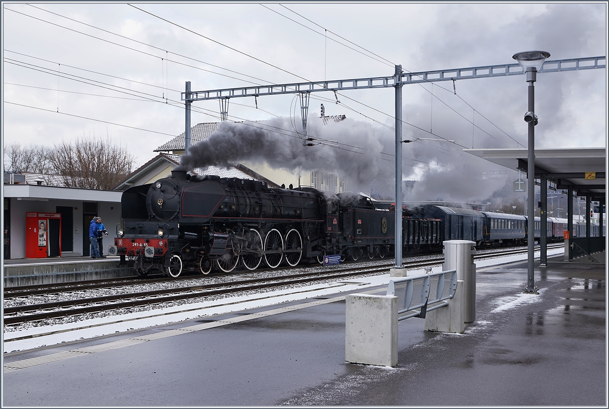 The SNCF 241-A-65 in Koblenz on the way to Konstanz.

09.12.2017