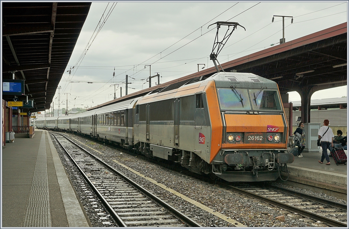 The SNCF 26162 with a fast service to Paris Est in Strasbourg. 

28.05.2019