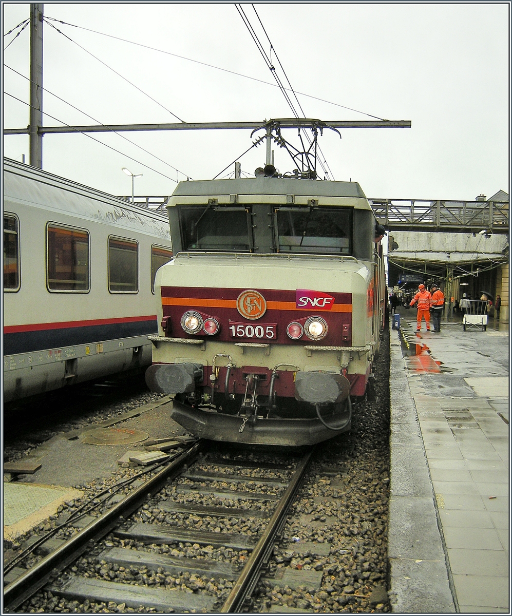 The SNCF BB 15005 in Luxembourg.

11.03.2008